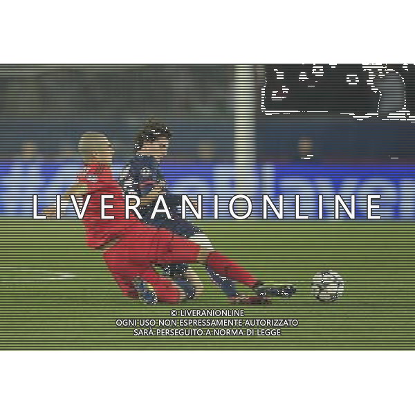 12.03.2014, Parc des Princes, Paris, FRA, UEFA CL, Paris Saint Germain vs Bayer 04 Leverkusen, Achtelfinale, Rueckspiel, im Bild Eren Derdiyok #9 (Bayer 04 Leverkusen) im Zweikampf gegen / tackling against Adrien Rabiot (FC Paris Saint-Germain #25), Aktion, Action // during the UEFA Champions League Round of 16, 2nd Leg match between Paris Saint Germain and Bayer 04 Leverkusen at the Parc des Princes in Paris, France on 2014/03/12. EXPA Pictures © 2014, PhotoCredit: EXPA/ Eibner-Pressefoto/ Schueler *****ATTENTION - OUT of GER***** ©photoshot/AGENZIA ALDO LIVERANI SAS - ITALY ONLY - Paris Saint Germain vs Bayer Leverkusen 04 UEFA Champions League Ottavi di 16, a Parigi, Francia 12 marzo 2014