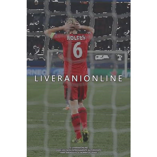 12.03.2014, Parc des Princes, Paris, FRA, UEFA CL, Paris Saint Germain vs Bayer 04 Leverkusen, Achtelfinale, Rueckspiel, im Bild Kapitaen Simon Rolfes #6 (Bayer 04 Leverkusen) enttaeuscht nach dem verschossenen Elfmeter, niedergeschlagen, traurig, Emotion // during the UEFA Champions League Round of 16, 2nd Leg match between Paris Saint Germain and Bayer 04 Leverkusen at the Parc des Princes in Paris, France on 2014/03/12. EXPA Pictures © 2014, PhotoCredit: EXPA/ Eibner-Pressefoto/ Schueler *****ATTENTION - OUT of GER***** ©photoshot/AGENZIA ALDO LIVERANI SAS - ITALY ONLY - Paris Saint Germain vs Bayer Leverkusen 04 UEFA Champions League Ottavi di 16, a Parigi, Francia 12 marzo 2014