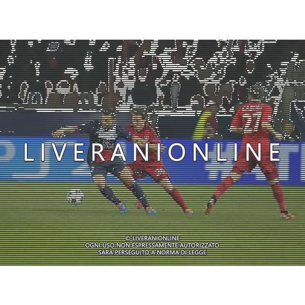 12.03.2014, Parc des Princes, Paris, FRA, UEFA CL, Paris Saint Germain vs Bayer 04 Leverkusen, Achtelfinale, Rueckspiel, im Bild Winter Neuzugang Andres Guardado (Bayer 04 Leverkusen #20) im Zweikampf gegen / tackling against Ezequiel Lavezzi (FC Paris Saint-Germain #22), Aktion, Action // during the UEFA Champions League Round of 16, 2nd Leg match between Paris Saint Germain and Bayer 04 Leverkusen at the Parc des Princes in Paris, France on 2014/03/12. EXPA Pictures © 2014, PhotoCredit: EXPA/ Eibner-Pressefoto/ Schueler *****ATTENTION - OUT of GER***** ©photoshot/AGENZIA ALDO LIVERANI SAS - ITALY ONLY - Paris Saint Germain vs Bayer Leverkusen 04 UEFA Champions League Ottavi di 16, a Parigi, Francia 12 marzo 2014