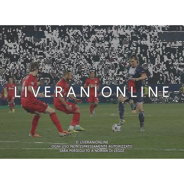12.03.2014, Parc des Princes, Paris, FRA, UEFA CL, Paris Saint Germain vs Bayer 04 Leverkusen, Achtelfinale, Rueckspiel, im Bild Zlatan Ibrahimovic (FC Paris Saint-Germain #10) im Zweikampf gegen / tackling against Philipp Wollscheid #4 (Bayer 04 Leverkusen - links), Oemer Toprak #21 (Bayer 04 Leverkusen) // during the UEFA Champions League Round of 16, 2nd Leg match between Paris Saint Germain and Bayer 04 Leverkusen at the Parc des Princes in Paris, France on 2014/03/12. EXPA Pictures © 2014, PhotoCredit: EXPA/ Eibner-Pressefoto/ Schueler *****ATTENTION - OUT of GER***** ©photoshot/AGENZIA ALDO LIVERANI SAS - ITALY ONLY - Paris Saint Germain vs Bayer Leverkusen 04 UEFA Champions League Ottavi di 16, a Parigi, Francia 12 marzo 2014