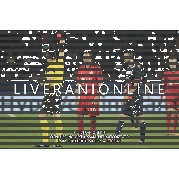 12.03.2014, Parc des Princes, Paris, FRA, UEFA CL, Paris Saint Germain vs Bayer 04 Leverkusen, Achtelfinale, Rueckspiel, im Bild Emre Can #10 (Bayer 04 Leverkusen) erhaelt von Schiedsrichter Ivan Bebek (Kroation) nach einer Schwalbe die Gelb-Rote Karte // during the UEFA Champions League Round of 16, 2nd Leg match between Paris Saint Germain and Bayer 04 Leverkusen at the Parc des Princes in Paris, France on 2014/03/12. EXPA Pictures © 2014, PhotoCredit: EXPA/ Eibner-Pressefoto/ Schueler *****ATTENTION - OUT of GER***** ©photoshot/AGENZIA ALDO LIVERANI SAS - ITALY ONLY - Paris Saint Germain vs Bayer Leverkusen 04 UEFA Champions League Ottavi di 16, a Parigi, Francia 12 marzo 2014