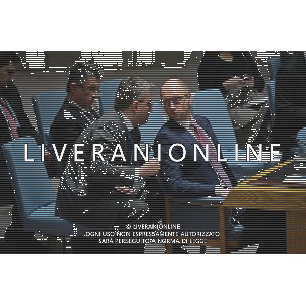 (140313) -- New York, March 13, 2014 () -- Ukrainian Prime Minister Arseniy Yatsenyuk (R) speaks to an Ukrainian official during a United Nations Security Council meeting on the situation of Ukraine, at the UN headquarters in New York, on March 13, 2014. (/Niu Xiaolei) ©photoshot/AGENZIA ALDO LIVERANI SAS - ITALY ONLY - Il primo ministro ucraino Arseniy Yatsenyuk alla riunione del Consiglio di Sicurezza delle Nazioni Unite sullo status dell\'Ucraina, nella sede delle Nazioni Unite a New York, il 13 marzo 2014.