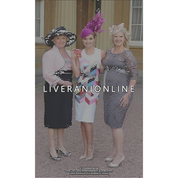  Katherine Jenkins with mother Susan and sister Laura Investitures at Buckingham Palace London ©PHOTOSHOT/AGENZIA ALDO LIVERANI SAS - ITALY ONLY - EDITORIAL USE ONLY