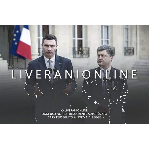 (140308) -- PARIS, March 8, 2014 () -- Ukrainian opposition leader and former world boxing champion Vitali Klitschko(L) and former Ukrainian Foreign Affairs Minister Petro Porochenko speak to media prior to a meeting with French President Francois Hollande at the Elysee Palace in Paris, France, on March 7, 2014. The meeting took place after an extraordinary EU leaders meeting in Brussels regarding the situation in Ukraine. (/Etienne Laurent) ©PHOTOSHOT/AGENZIA ALDO LIVERANI SAS - ITALY ONLY - EDITORIAL USE ONLY