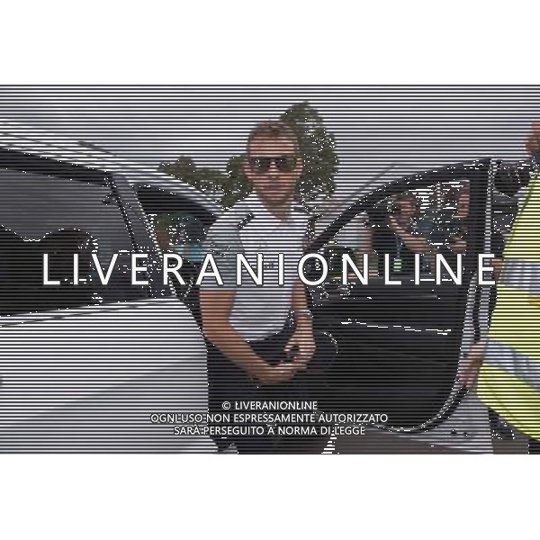 (140315) -- MELBOURNE, March 15, 2014 () -- McLaren Formula One driver Jenson Button of Britain arrives ahead of the qualifying session for the Australian Formula One Grand Prix in Melbourne, Australia, March 15, 2014. (/Bai Xue) AG ALDO LIVERANI SAS ONLY ITALY