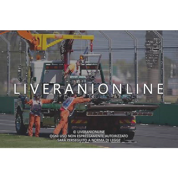 (140314) -- MELBOURNE, March 14, 2014 () -- The car of Mercedes GP Formula one driver Lewis Hamilton of Great Britain is towed away during the first practice session of the Australian Formula One Grand Prix at Albert Park in Melbourne, Australia, March 14, 2014. (/Bai Xue) ©PHOTOSHOT/AGENZIA ALDO LIVERANI SAS - ITALY ONLY - EDITORIAL USE ONLY