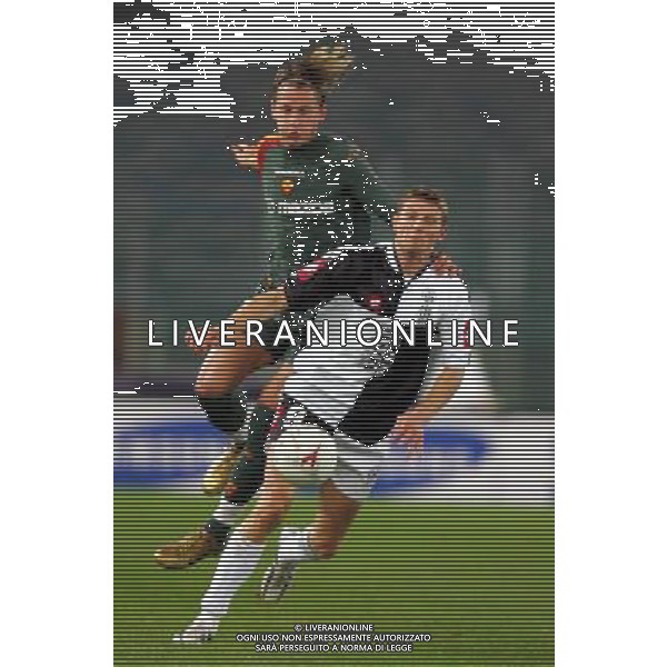 Roma 19/11/2004 andata di Coppa Italia Roma-Siena 1-2 nella foto: Tore Andre Flo e Leandro Damien Cufre\' foto Ag.Aldo Liverani 