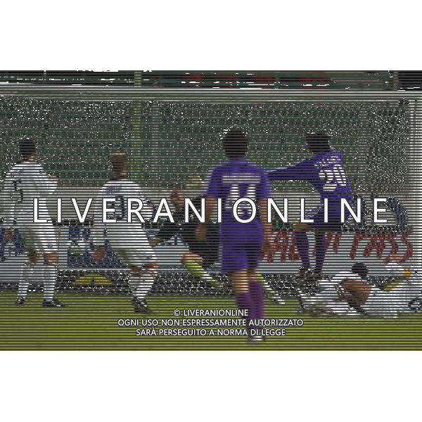 Fiorentina - Parma coppa italia tim cup 20/11/2004 nella foto il gol di valdes foto gianni nucci/agenzia aldo liverani