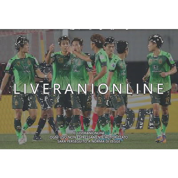 (140318) -- GUANGZHOU, March 18, 2014 () -- Lee Dong Gook (2nd L) of Jeonbuk Hyundai Motors of South Korea, celebrates after scoring during the group G match of 2014 AFC Champions League against Guangzhou Evergrande of China in Guangzhou, capital of south China\'s Guangdong province, March 18, 2014. Jeonbuk Hyundai Motors lost 1-3. () AG ALDO LIVERANI SAS ONLY ITALY
