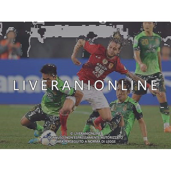 (140318) -- GUANGZHOU, March 18, 2014 () -- Alessandro Diamanti (2nd L) of Guangzhou Evergrande vies with Jung Hyuk (1st L) of Jeonbuk Hyundai Motors of South Korea during their group G match of 2014 AFC Champions League in Guangzhou, capital of south China\'s Guangdong Province, March 18, 2014. (/Liu Dawei) AG ALDO LIVERANI SAS ONLY ITALY