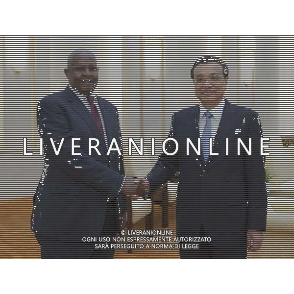 (140318) -- BEIJING, March 18, 2014 () -- Chinese Premier Li Keqiang (R) meets with visiting Ugandan Foreign Minister Sam Kutesa in Beijing, capital of China, March. 18, 2014. (/Huang Jingwen) (zc) AG ALDO LIVERANI SAS ONLY ITALY