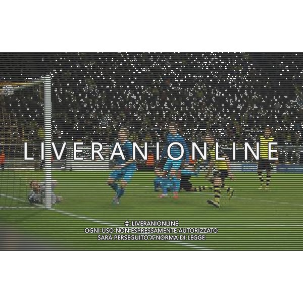 19.03.2014, Signal Iduna Park, Dortmund, GER, UEFA CL, Borussia Dortmund vs Zenit St. Petersburg, Achtelfinale, Rueckspiel, im Bild Kapitaen Sebastian Kehl (Borussia Dortmund #5) mit dem Kopfballtor zum 1:1 Ausgleich gegen Torwart Vyacheslav Malafeev (Zenit St Petersburg #16) mit Robert Lewandowski (Borussia Dortmund #9) // during the UEFA Champions League Round of 16, 2nd Leg match between Borussia Dortmund and Zenit St. Petersburg at the Signal Iduna Park in Dortmund, Germany on 2014/03/19. EXPA Pictures © 2014, PhotoCredit: EXPA/ Eibner-Pressefoto/ Schueler *****ATTENTION - OUT of GER***** ©photoshot/AGENZIA ALDO LIVERANI SAS - ITALY ONLY - Borussia Dortmund vs Zenit San Pietroburgo UEFA Champions League Ottavi di 16, Germania 19 marzo 2014