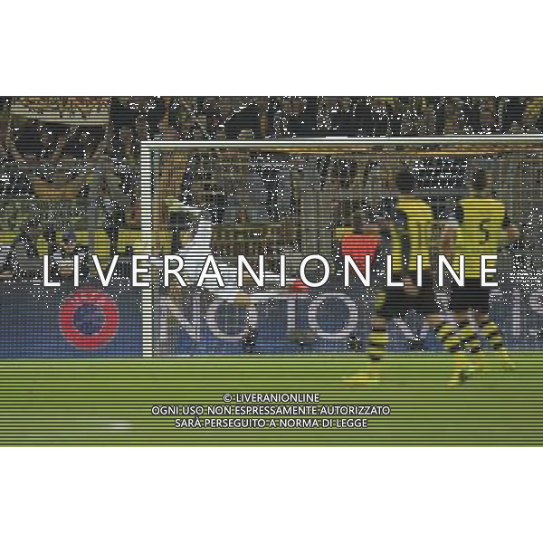 19.03.2014, Signal Iduna Park, Dortmund, GER, UEFA CL, Borussia Dortmund vs Zenit St. Petersburg, Achtelfinale, Rueckspiel, im Bild Torwart Roman Weidenfeller (Borussia Dortmund #1) chancenlos beim Tor von Hulk (Zenit St Petersburg #7) // during the UEFA Champions League Round of 16, 2nd Leg match between Borussia Dortmund and Zenit St. Petersburg at the Signal Iduna Park in Dortmund, Germany on 2014/03/19. EXPA Pictures © 2014, PhotoCredit: EXPA/ Eibner-Pressefoto/ Schueler *****ATTENTION - OUT of GER***** ©photoshot/AGENZIA ALDO LIVERANI SAS - ITALY ONLY - Borussia Dortmund vs Zenit San Pietroburgo UEFA Champions League Ottavi di 16, Germania 19 marzo 2014
