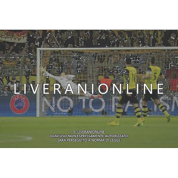 19.03.2014, Signal Iduna Park, Dortmund, GER, UEFA CL, Borussia Dortmund vs Zenit St. Petersburg, Achtelfinale, Rueckspiel, im Bild Torwart Roman Weidenfeller (Borussia Dortmund #1) chancenlos beim Tor von Hulk (Zenit St Petersburg #7) // during the UEFA Champions League Round of 16, 2nd Leg match between Borussia Dortmund and Zenit St. Petersburg at the Signal Iduna Park in Dortmund, Germany on 2014/03/19. EXPA Pictures © 2014, PhotoCredit: EXPA/ Eibner-Pressefoto/ Schueler *****ATTENTION - OUT of GER***** ©photoshot/AGENZIA ALDO LIVERANI SAS - ITALY ONLY - Borussia Dortmund vs Zenit San Pietroburgo UEFA Champions League Ottavi di 16, Germania 19 marzo 2014