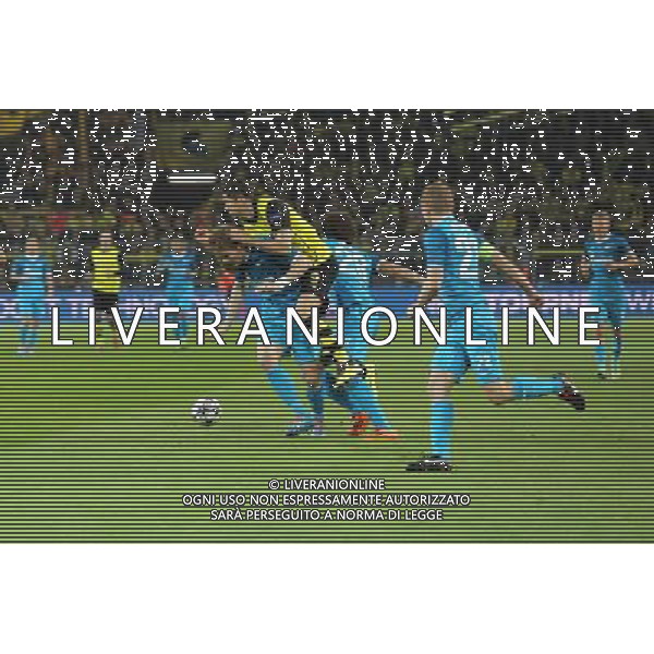 19.03.2014, Signal Iduna Park, Dortmund, GER, UEFA CL, Borussia Dortmund vs Zenit St. Petersburg, Achtelfinale, Rueckspiel, im Bild Robert Lewandowski (Borussia Dortmund #9) im Zweikampf gegen / tackling against Tomas Hubocan (Zenit St Petersburg #14) // during the UEFA Champions League Round of 16, 2nd Leg match between Borussia Dortmund and Zenit St. Petersburg at the Signal Iduna Park in Dortmund, Germany on 2014/03/19. EXPA Pictures © 2014, PhotoCredit: EXPA/ Eibner-Pressefoto/ Schueler *****ATTENTION - OUT of GER***** ©photoshot/AGENZIA ALDO LIVERANI SAS - ITALY ONLY - Borussia Dortmund vs Zenit San Pietroburgo UEFA Champions League Ottavi di 16, Germania 19 marzo 2014
