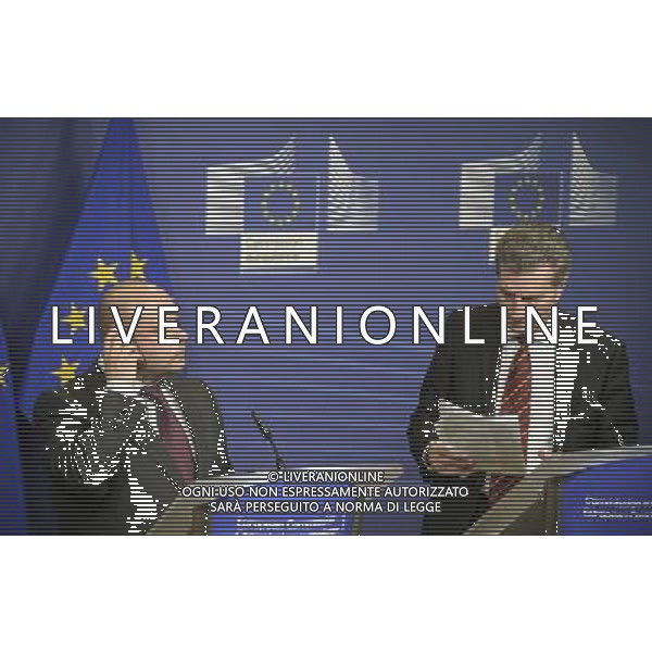European Commissioner for Energy, German Guenther Oettinger and Ukrainian Energy Minister Yuriy Prodan (L) gives a press briefing after a meeting at the EU headquarters in Brussels, Belgium on 19.03.2014 The European Union moves closer to providing Ukraine with 1.6 billion euros (2.2 billion dollars) in loans, once Kiev concludes an agreement with the International Monetary Fund (IMF). The European Commission, the bloc\'s executive, agreed to top up a previously-agreed loan to Kiev with an extra 1 billion euros - a move it had proposed as part of an aid package totalling 11 billion euros. by Wiktor Dabkowski ©photoshot/AGENZIA ALDO LIVERANI SAS - ITALY ONLY - L\'Unione europea discute per fornire all\'Ucraina un prestito, dal Fondo monetario internazionale (FMI) come parte di un pacchetto di aiuti a Kiev a Bruxelles, Belgio 19 marzo 2014