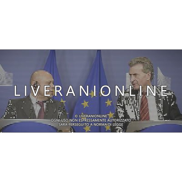 European Commissioner for Energy, German Guenther Oettinger and Ukrainian Energy Minister Yuriy Prodan (L) gives a press briefing after a meeting at the EU headquarters in Brussels, Belgium on 19.03.2014 The European Union moves closer to providing Ukraine with 1.6 billion euros (2.2 billion dollars) in loans, once Kiev concludes an agreement with the International Monetary Fund (IMF). The European Commission, the bloc\'s executive, agreed to top up a previously-agreed loan to Kiev with an extra 1 billion euros - a move it had proposed as part of an aid package totalling 11 billion euros. by Wiktor Dabkowski ©photoshot/AGENZIA ALDO LIVERANI SAS - ITALY ONLY - L\'Unione europea discute per fornire all\'Ucraina un prestito, dal Fondo monetario internazionale (FMI) come parte di un pacchetto di aiuti a Kiev a Bruxelles, Belgio 19 marzo 2014