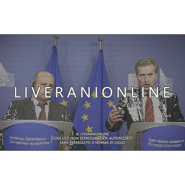European Commissioner for Energy, German Guenther Oettinger and Ukrainian Energy Minister Yuriy Prodan (L) gives a press briefing after a meeting at the EU headquarters in Brussels, Belgium on 19.03.2014 The European Union moves closer to providing Ukraine with 1.6 billion euros (2.2 billion dollars) in loans, once Kiev concludes an agreement with the International Monetary Fund (IMF). The European Commission, the bloc\'s executive, agreed to top up a previously-agreed loan to Kiev with an extra 1 billion euros - a move it had proposed as part of an aid package totalling 11 billion euros. by Wiktor Dabkowski ©photoshot/AGENZIA ALDO LIVERANI SAS - ITALY ONLY - L\'Unione europea discute per fornire all\'Ucraina un prestito, dal Fondo monetario internazionale (FMI) come parte di un pacchetto di aiuti a Kiev a Bruxelles, Belgio 19 marzo 2014