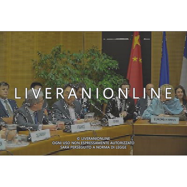 (140319) -- VIENNA, March 19, 2014 () -- Wang Qun (2nd L Front), director general of Chinese Foreign Ministry\'s arms control and disarmament department, attends the closing ceremony of the new round of nuclear talks in Vienna, Austria, March 19, 2014. Iran and the P5+1 group, namely the United States, Britain, France, China, Russia and Germany, concluded the new round of talks on Wednesday. (/Qian Yi) ©photoshot/AGENZIA ALDO LIVERANI SAS - ITALY ONLY - Colloqui del nuovo ciclo di nucleare Iran e il P5 +1 gruppo derivato, vale a dire gli Stati Uniti, Gran Bretagna, Francia, Cina, Russia e Germania a Vienna, Austria, 19 marzo 2014.