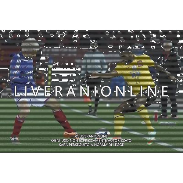 (140312) -- YOKOHAMA, March 12, 2014 () -- Muriqui (R) of Guangzhou Evergrande competes for the ball during the AFC Champions League match againt Yokohama F Marinos in Yokohama, Japan, March 12, 2014. (/Stringer) ©photohsot/AGENZIA ALDO LIVERANI SAS - ITALY ONLY - Guangzhou Evergrande Vs Yokohama F Marinos partita AFC Champions League a Yokohama, Giappone, 12 marzo, 2014.