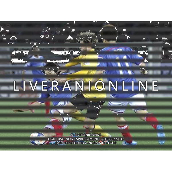 (140312) -- YOKOHAMA, March 12, 2014 () -- Diamanti (C) of Guangzhou Evergrande competes for the ball during the AFC Champions League match againt Yokohama F Marinos in Yokohama, Japan, March 12, 2014. The match ended in 1-1 draw.(/Stringer) ©photohsot/AGENZIA ALDO LIVERANI SAS - ITALY ONLY - Guangzhou Evergrande Vs Yokohama F Marinos partita AFC Champions League a Yokohama, Giappone, 12 marzo, 2014.