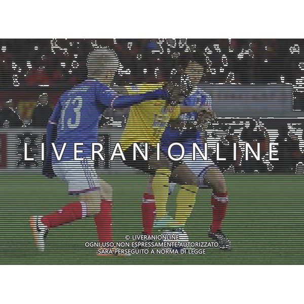 (140312) -- YOKOHAMA, March 12, 2014 () -- Muriqui (C) of Guangzhou Evergrande competes for the ball during the AFC Champions League match againt Yokohama F Marinos in Yokohama, Japan, March 12, 2014. The match ended in 1-1 draw.(/Stringer) ©photohsot/AGENZIA ALDO LIVERANI SAS - ITALY ONLY - Guangzhou Evergrande Vs Yokohama F Marinos partita AFC Champions League a Yokohama, Giappone, 12 marzo, 2014.