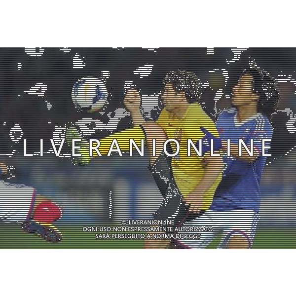 (140312) -- YOKOHAMA, March 12, 2014 () -- Elikeson (L) of Guangzhou Evergrande fights for the ball during the AFC Champions League match against Yokohama F Marinos in Yokohama, Japan, March 12, 2014. The match ended in 1-1 draw.(/Liu Dawei) (hy) ©photohsot/AGENZIA ALDO LIVERANI SAS - ITALY ONLY - Guangzhou Evergrande Vs Yokohama F Marinos partita AFC Champions League a Yokohama, Giappone, 12 marzo, 2014.