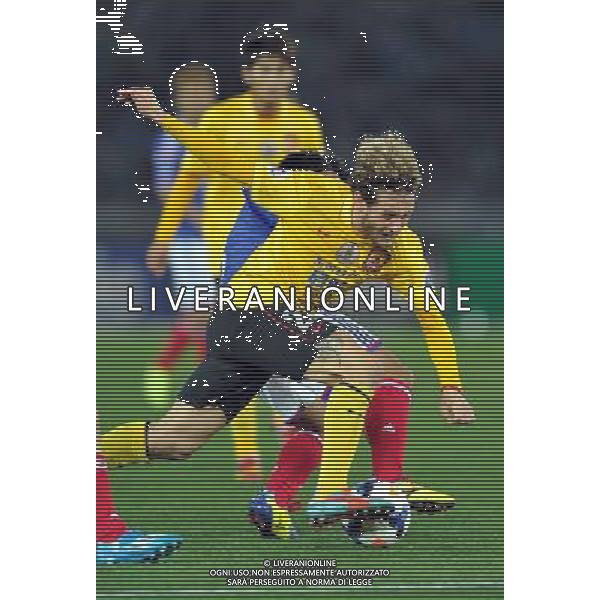 (140312) -- YOKOHAMA, March 12, 2014 () -- Diamanti (R) of Guangzhou Evergrande competes during the AFC Champions League match between Guangzhou Evergrande and Yokohama F Marinos in Yokohama, Japan, March 12, 2014. The match ended in 1-1 draw. (/Liu Dawei) (hy) ©photohsot/AGENZIA ALDO LIVERANI SAS - ITALY ONLY - Guangzhou Evergrande Vs Yokohama F Marinos partita AFC Champions League a Yokohama, Giappone, 12 marzo, 2014.