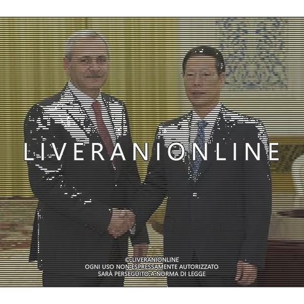 (140324) -- BEIJING, March 24, 2014 () -- Chinese Vice Premier Zhang Gaoli (R) holds talks with Romanian Deputy Premier Liviu Dragnea in Beijing, capital of China, March 24, 2014. (/Huang Jingwen) (yxb) AG ALDO LIVERANI SAS ONLY ITALY