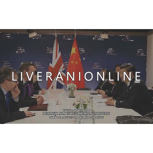 (140325) -- THE HAGUE, March 25, 2014 () -- Chinese President Xi Jinping (1st R) meets with British Prime Minister David Cameron in The Hague, the Netherlands, March 25, 2014. (/Liu Weibing) (yxb) AG ALDO LIVERANI SAS ONLY ITALY
