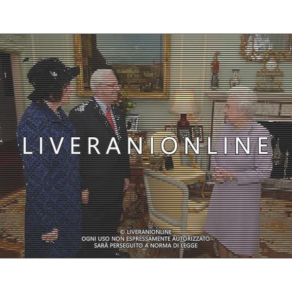 Queen Elizabeth II with Frank Fagan, the Lieutenant Governor of Newfoundland and Labrador in Canada, accompanied by his wife Patricia, during a private audience at Buckingham Palace in central London. ©PHOTOSHOT/Agenzia Aldo Liverani sas - ITALY ONLY - REALI INGLESI: La regina Elisabetta II d\'inghilterra durante le udienze private a Buckingham Palace a Londra.