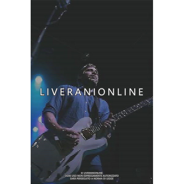 (140325) -- FRANKFURT, March 25, 2014 () -- Niels Groetsch of the German rock band Revolverheld performs in the \'Always in Motion Tour 2014\' at Batschkapp in Frankfurt, Germany on March 25, 2014. (/Luo Huanhuan) AG ALDOL IVERANI SAS ONLY ITALY