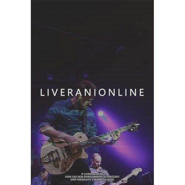 (140325) -- FRANKFURT, March 25, 2014 () -- Johannes Strate (front) of the German rock band Revolverheld performs in the \'Always in Motion Tour 2014\' at Batschkapp in Frankfurt, Germany on March 25, 2014. (/Luo Huanhuan) AG ALDOL IVERANI SAS ONLY ITALY