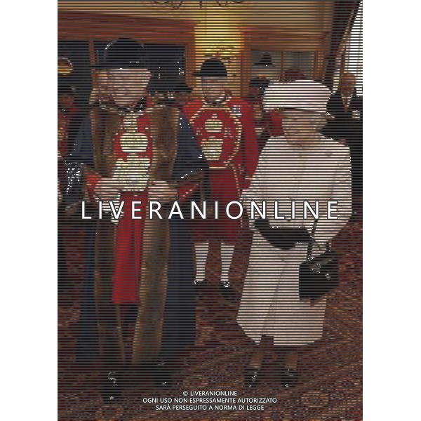 Queen Elizabeth II during a reception at Waterman\'s Hall in the City of London, to celebrate the 800th anniversary of the Royal Watermen. Picture date: Thursday March 27, 2014. 27th March 2014 ©photoshot/AGENZIA ALDO LIVERANI SAS - ITALY ONLY - REALI INGLESI: La Regina Elisabetta II d\'inghilterra e il Duca di Edimburgo in visita alla City di Londra, per celebrare l\'800mo anniversario della Royal Watermen 27 marzo 2014