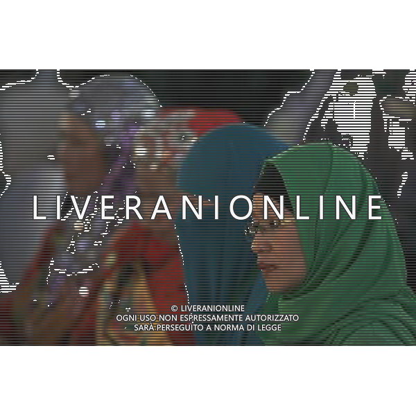 (140327) -- MANILA, March 27, 2014 () -- Muslim women attend the signing ceremony of a peace agreement in Manila, the Philippines, March 27, 2014. The Philippine government and the Moro Islamic Liberation Front (MILF) signed a historic peace agreement on Thursday, ending 40 years of conflict that has claimed thousands of lives and stalled economic development in areas affected by fighting. (/Rouelle Umali)(zhf) ©photoshot/AGENZIA ALDO LIVERANI SAS - ITALY ONLY - Cerimonia della firma di un accordo di pace a Manila, nelle Filippine, 27 Marzo 2014.