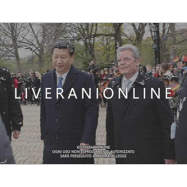 (140328) -- BERLIN, March 28, 2014 () -- Chinese President Xi Jinping (L) attends a welcoming ceremony held by German President Joachim Gauck (R) before their meeting in Berlin, Germany, March 28, 2014. (/Liu Weibing) (zkr) AG ALDO LIVERANI SAS ONLY ITALY