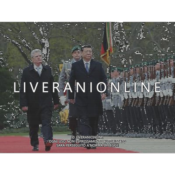 (140328) -- BERLIN, March 28, 2014 () -- Chinese President Xi Jinping (R, front) attends a welcoming ceremony held by German President Joachim Gauck (L) before their meeting in Berlin, Germany, March 28, 2014. (/Liu Weibing) (zkr) AG ALDO LIVERANI SAS ONLY ITALY