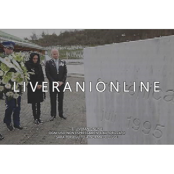 (140328) -- SARAJEVO, March 28, 2014 () -- Hollywood star Angelina Jolie (2nd L) and British Foreign Secretary William Hague (3rd L) pay tribute to the Monument for victims in Srebrenica Massacre at Srebrenica, Bosnia and Herzegovina (BiH), on March 28, 2014. The international conference on prevention of sexual violence in conflicts opened here on Friday, organized by Ministry of Defense of BiH. Hollywood star Angelina Jolie and British Foreign Secretary William Hague were among participants in the regional conference which was also joined by high officials from BiH government and international organizations. (/Haris Memija) AG ALDO LIVERANI SAS ONLY ITALY
