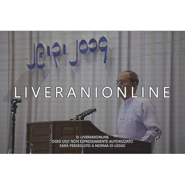 (140329) -- YANGON, March 29, 2014 () -- Myanmar\'s President U Thein Sein delivers a speech during the meeting of President and 63 political parties at Yangon Region Parliament building in Yangon, Myanmar, March 29, 2014. Myanmar\'s president U Thein Sein on Saturday urged political parties to cooperate in promoting peace process of the country during the meeting with 63 of all 65 registered political parties. (/U Aung)(zhf) ©photoshot/AGENZIA ALDO LIVERANI SAS - ITALY ONLY - EDITORIAL USE ONLY - Riunione dei 63 partiti politici a palazzo Yangon Regione del Parlamento a Yangon, Myanmar , 29 marzo 2014.