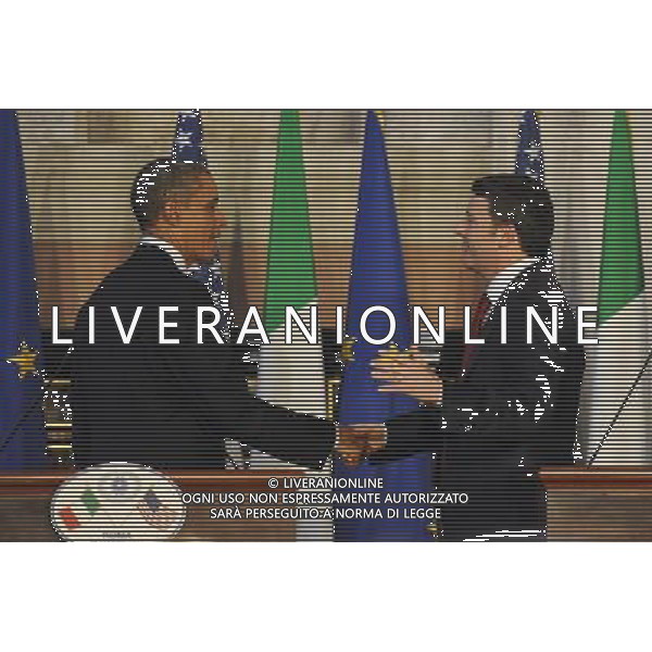 Roma - 27/03/2014 - Villa Madama - Il Presidente del Consiglio Matteo Renzi incontra il Presidente degli Stati Uniti Barack Obama - nella foto: Matteo Renzi e Barack Obama si stringono la mano al termine della conferenza stampa / Ph. Fabrizio Corradetti - Ag. Aldo Liverani Sas