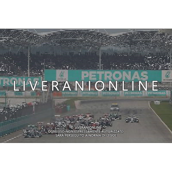 Lewis Hamilton (GBR) Mercedes AMG F1 W05 leads at the start of the race. 30.03.2014. Formula 1 World Championship, Rd 2, Malaysian Grand Prix, Sepang, Malaysia, Sunday. - www.xpbimages.com, EMail: requests@xpbimages.com - copy of publication required for printed pictures. Every used picture is fee-liable. © Copyright: Charniaux / XPB Images AG ALDO LIVERANI SAS ONLY ITALY