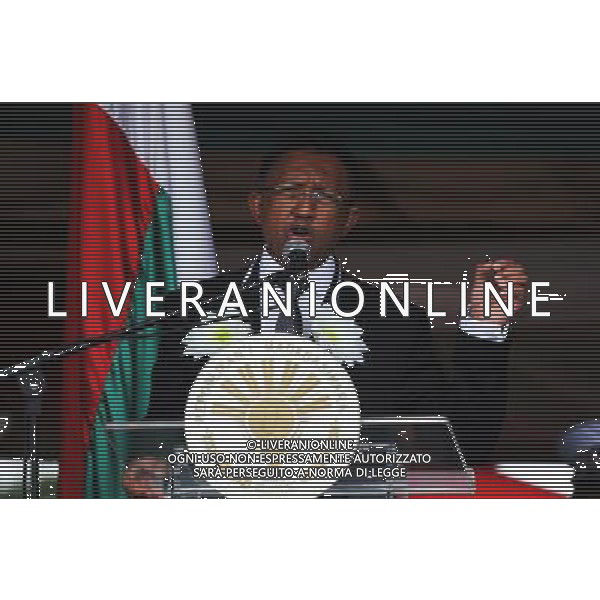 (140329) -- MORAMANGA, March 29, 2014 () -- Madagascar\'s president Hery Rajaonarimampianina (C) speeches during a ceremony in Moramanga, 110 km northeast of capital Antananarivo on March 29, 2014. Madagascar commemorated on Saturday the date of March 29, 1947, which is historic for Malagasy people for their uprising against France. (/He Xianfeng)(bxq) AG ALDO LIVERANI SAS ONLY ITALY