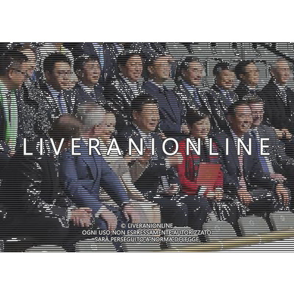 (140329) -- BERLIN, March 29, 2014 () -- Chinese President Xi Jinping (C, front) and his wife Peng Liyuan (3rd L, front) watch a friendship match between Chinese kid footballers and their German peers from the Wolfsburg club in Berlin, Germany, March 29, 2014. (/Lan Hongguang) (hdt) AG ALDO LIVERANI SAS ONLY ITALY