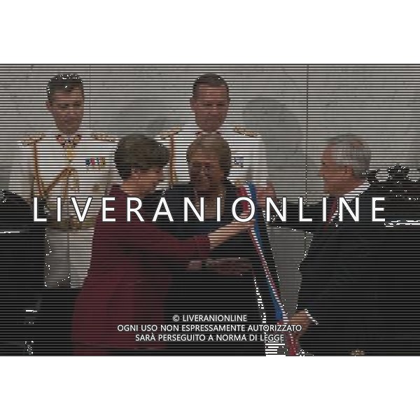 (140311) -- VALPARAISO, March 11, 2014 () -- The elected Chilean President Michelle Bachelet (C), receives the presidential sash from hands of the new leader of the Upper House, Senator Isabel Allende (L) and outgoing President Sebastian Pinera (R), during the presidential swearing-in ceremony for Michelle Bachelet, in the National Congress, in Valparaiso, Chile, on March 11, 2014. (/Jorge Villegas) ©photoshot/AGENZIA ALDO LIVERANI SAS - ITALY ONLY - Cerimonia di giuramento del presidente cileno Michelle Bachelet nel Congresso Nazionale a Valparaiso, in Cile, il 11 Marzo 2014.