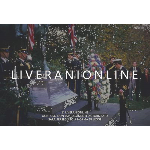 Prince Charles, Prince of Wales, and Diana, Princess of Wales, visit Washington DC. Arlington National Cemetery, Arlington, Virginia Laying a wreath at the memorial of Field Marshal Sir John Dill AG ALDO LIVERANI SAS ONLY ITALY