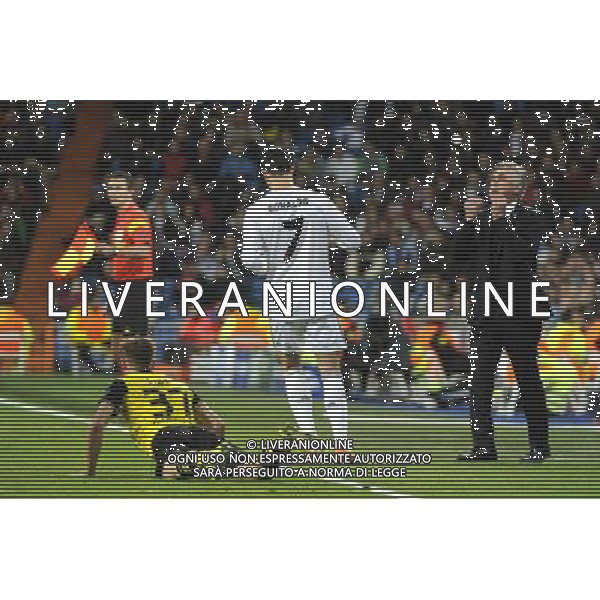 Erik Durm, Cristiano Ronaldo und Carlo Ancelotti beim UEFA Champions League Spiel Real Madrid gegen Borussia Dortmund (3:0) im Estadio Santiago Bernabéu. Madrid, 02.04.2014 LIGA MISTRZOW SEZON 2013/2014 PILKA NOZNA REAL MADRYT vs BORUSSIA DORTMUND FOT. FUTURE IMAGE/NEWSPIX.PL POLAND, UK AND GERMANY OUT !!! --- Newspix.pl AG ALDO LIVERANI SAS ONLY ITALY *** Local Caption *** www.newspix.pl mail us: info@newspix.pl call us: 0048 022 23 22 222 --- Polish Picture Agency by Ringier Axel Springer Poland