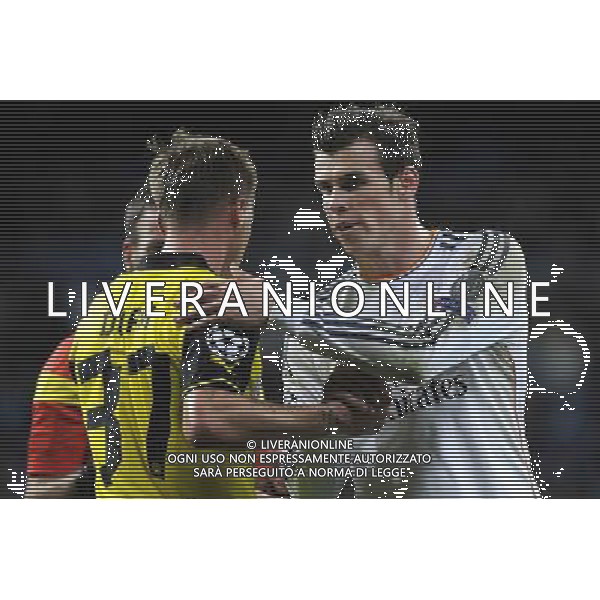 Erik Durm und Gareth Bale beim UEFA Champions League Spiel Real Madrid gegen Borussia Dortmund (3:0) im Estadio Santiago Bernabéu. Madrid, 02.04.2014 LIGA MISTRZOW SEZON 2013/2014 PILKA NOZNA REAL MADRYT vs BORUSSIA DORTMUND FOT. FUTURE IMAGE/NEWSPIX.PL POLAND, UK AND GERMANY OUT !!! --- Newspix.pl AG ALDO LIVERANI SAS ONLY ITALY *** Local Caption *** www.newspix.pl mail us: info@newspix.pl call us: 0048 022 23 22 222 --- Polish Picture Agency by Ringier Axel Springer Poland