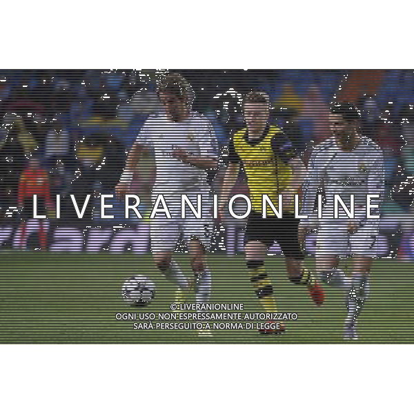 Fabio Coentrao, Marco Reus und Cristiano Ronaldo beim UEFA Champions League Spiel Real Madrid gegen Borussia Dortmund (3:0) im Estadio Santiago Bernabéu. Madrid, 02.04.2014 LIGA MISTRZOW SEZON 2013/2014 PILKA NOZNA REAL MADRYT vs BORUSSIA DORTMUND FOT. FUTURE IMAGE/NEWSPIX.PL POLAND, UK AND GERMANY OUT !!! --- Newspix.pl AG ALDO LIVERANI SAS ONLY ITALY *** Local Caption *** www.newspix.pl mail us: info@newspix.pl call us: 0048 022 23 22 222 --- Polish Picture Agency by Ringier Axel Springer Poland