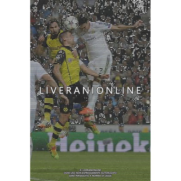 Mats Hummels und Pepe beim UEFA Champions League Spiel Real Madrid gegen Borussia Dortmund (3:0) im Estadio Santiago Bernabéu. Madrid, 02.04.2014 LIGA MISTRZOW SEZON 2013/2014 PILKA NOZNA REAL MADRYT vs BORUSSIA DORTMUND FOT. FUTURE IMAGE/NEWSPIX.PL POLAND, UK AND GERMANY OUT !!! --- Newspix.pl AG ALDO LIVERANI SAS ONLY ITALY *** Local Caption *** www.newspix.pl mail us: info@newspix.pl call us: 0048 022 23 22 222 --- Polish Picture Agency by Ringier Axel Springer Poland