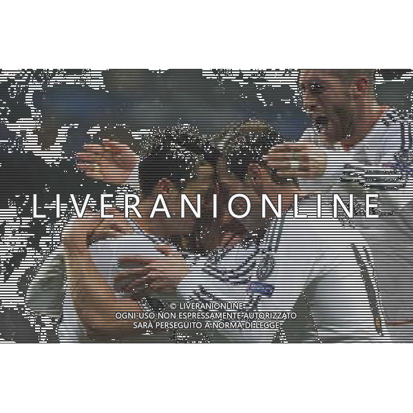 Cristiano Ronaldo, Gareth Bale und Teamkameraden beim UEFA Champions League Spiel Real Madrid gegen Borussia Dortmund (3:0) im Estadio Santiago Bernabéu. Madrid, 02.04.2014 LIGA MISTRZOW SEZON 2013/2014 PILKA NOZNA REAL MADRYT vs BORUSSIA DORTMUND FOT. FUTURE IMAGE/NEWSPIX.PL POLAND, UK AND GERMANY OUT !!! --- Newspix.pl AG ALDO LIVERANI SAS ONLY ITALY *** Local Caption *** www.newspix.pl mail us: info@newspix.pl call us: 0048 022 23 22 222 --- Polish Picture Agency by Ringier Axel Springer Poland